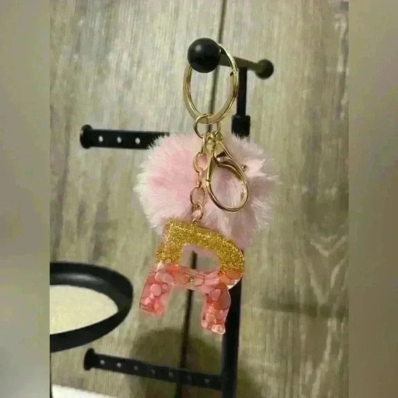 Letter ‘R’ Keychain Pink - Picture 1 of 2
